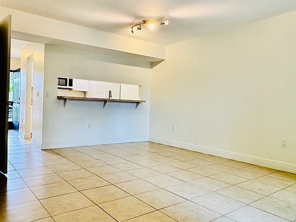 3rd image of 3932 Freedom Ave