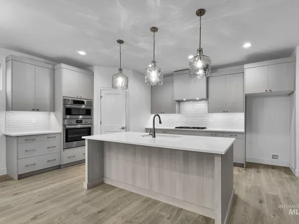 9750 W Snow Wolf Ln, Star, ID 83669