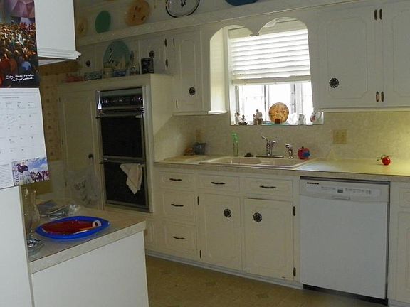 BRIGHT KITCHCHEN