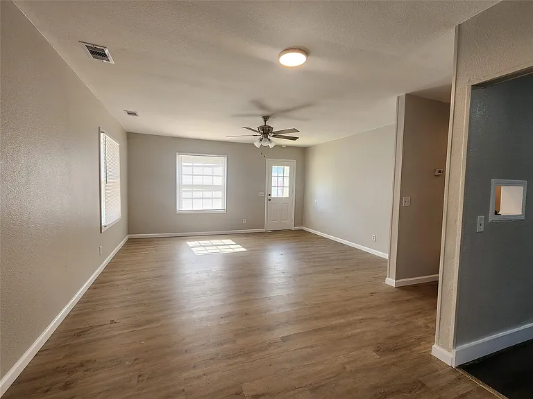 138 W Marion St — Photo 17