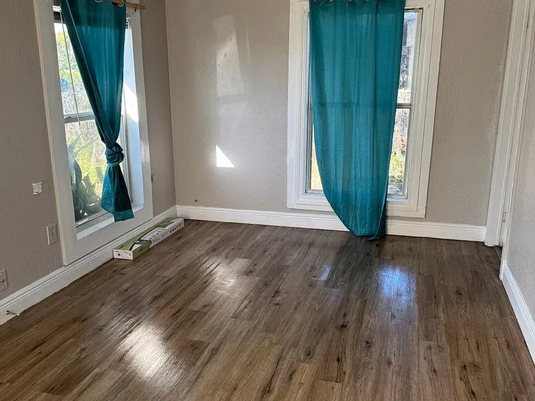 1035 N Davis Ave — Photo 29