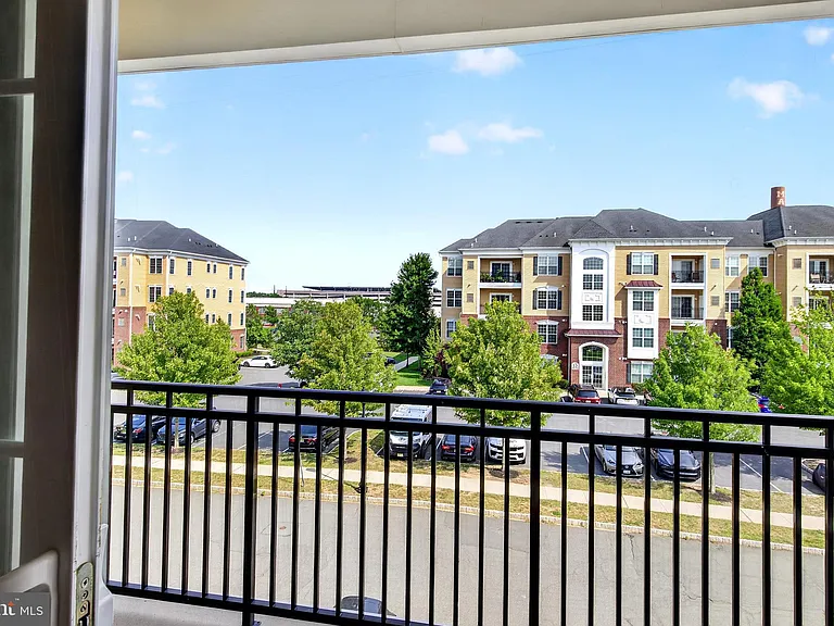 1137 Halifax Pl — Photo 14
