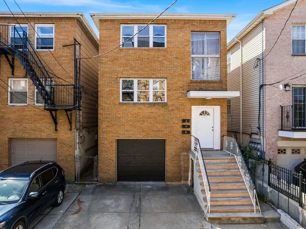 427 5th Street image 1 of 12