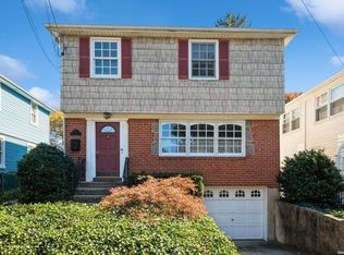 95 Calla Ave, Floral Park, NY 11001