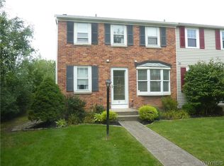 21 Queens Guard Walk, Tonawanda, NY 14150