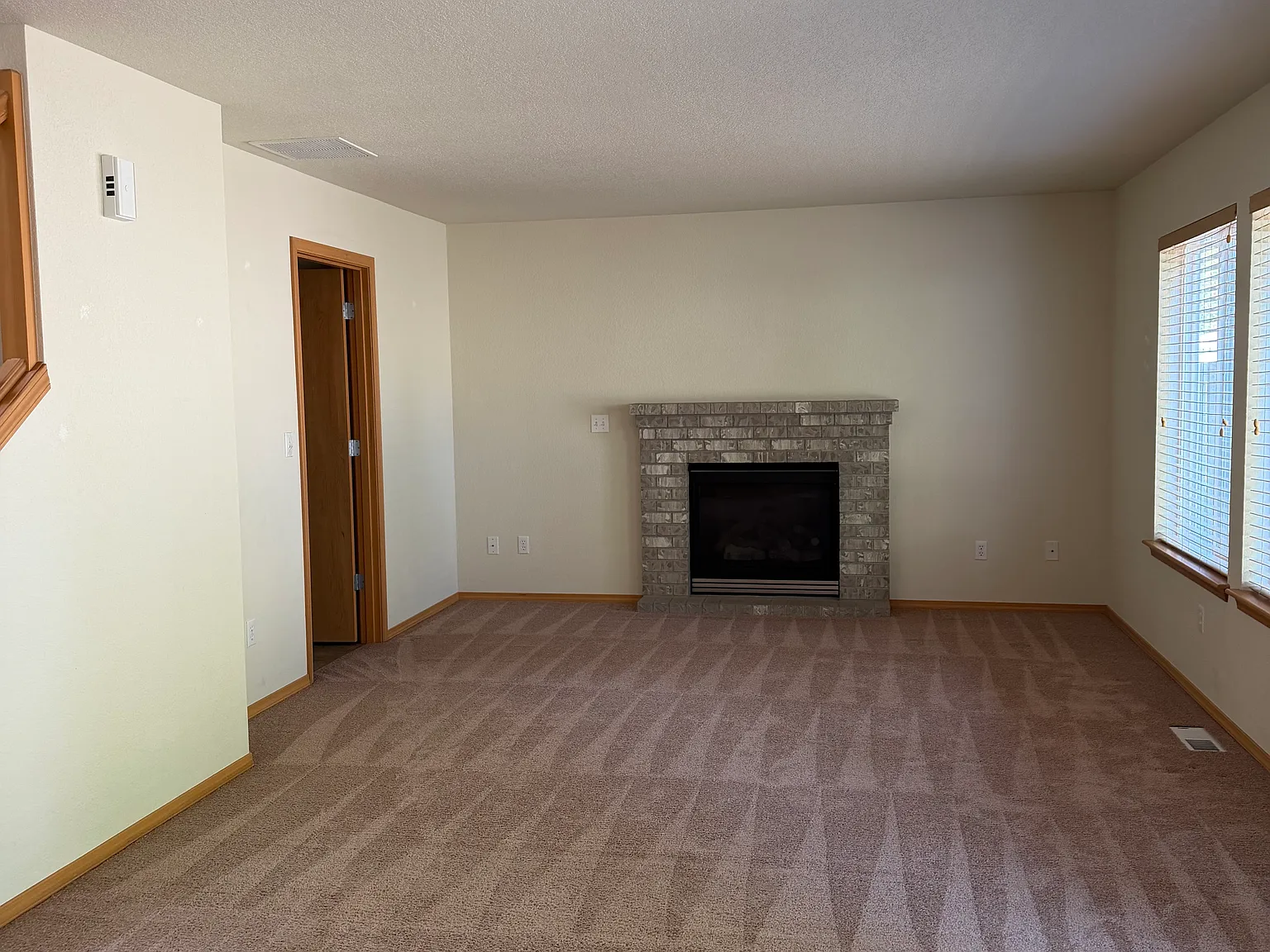 3 bed, 2.5 bath, 2109 sqft, $2,795 — Photo 3