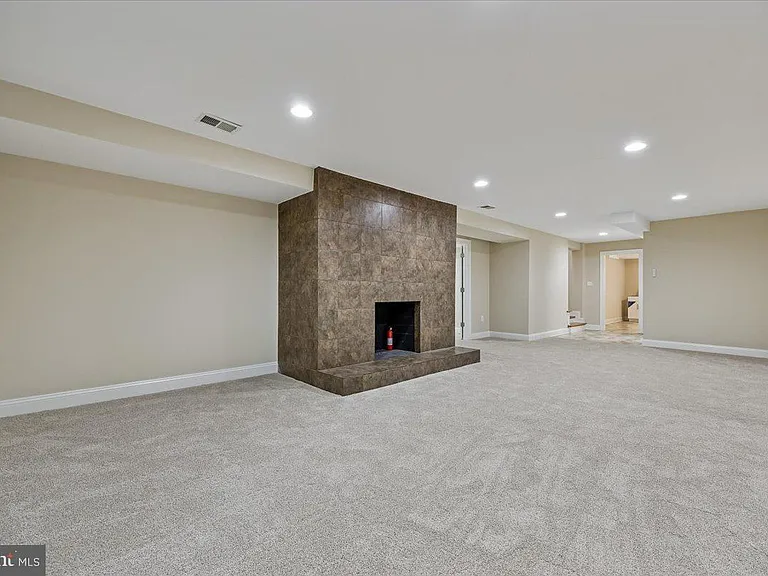 4902 Derussey Pkwy — Photo 84