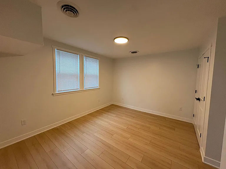 511 W Charles St — Photo 10