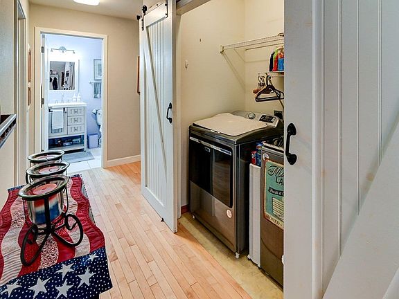 5th image of 2329 Essex Dr