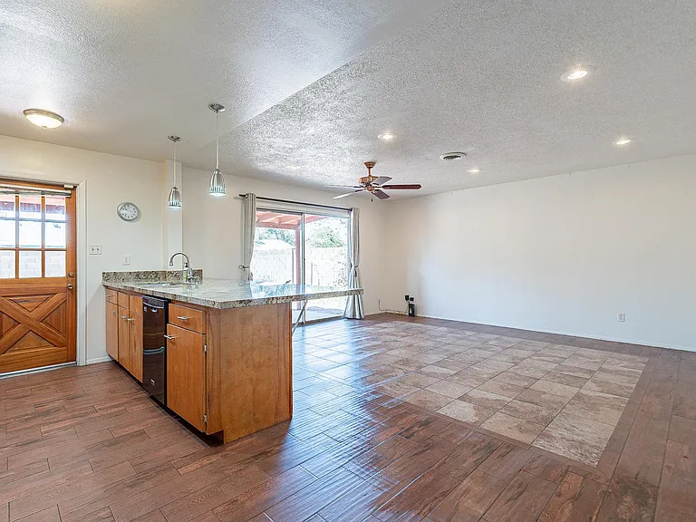239 E Erie Dr — Photo 12