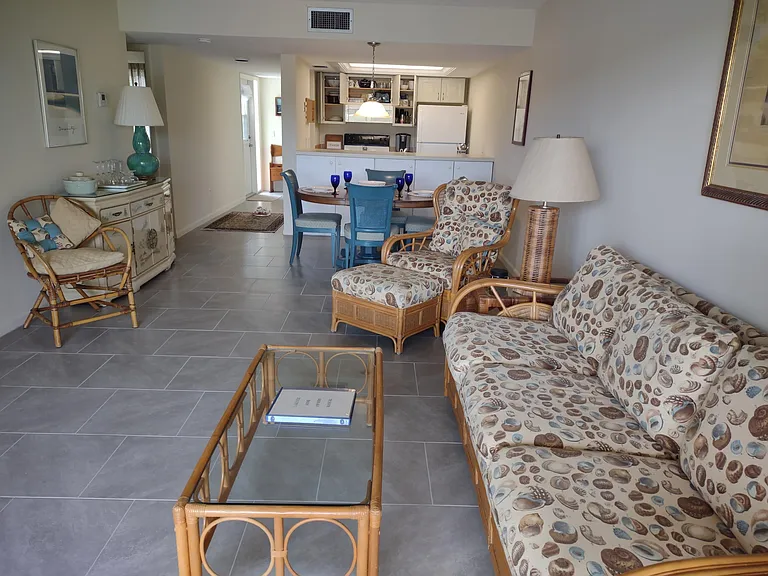 5527 NE Gulfstream Way — Photo 8