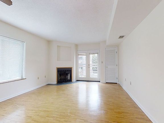 5th image of 347 Franklin St #401