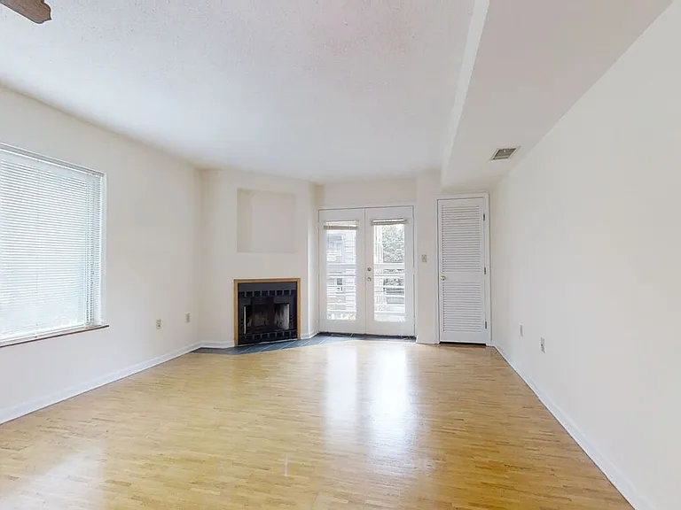347 Franklin St #401 — Photo 5