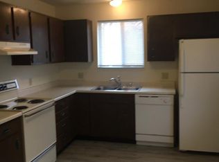 821 Zschokke St APT 3, Highland, IL
