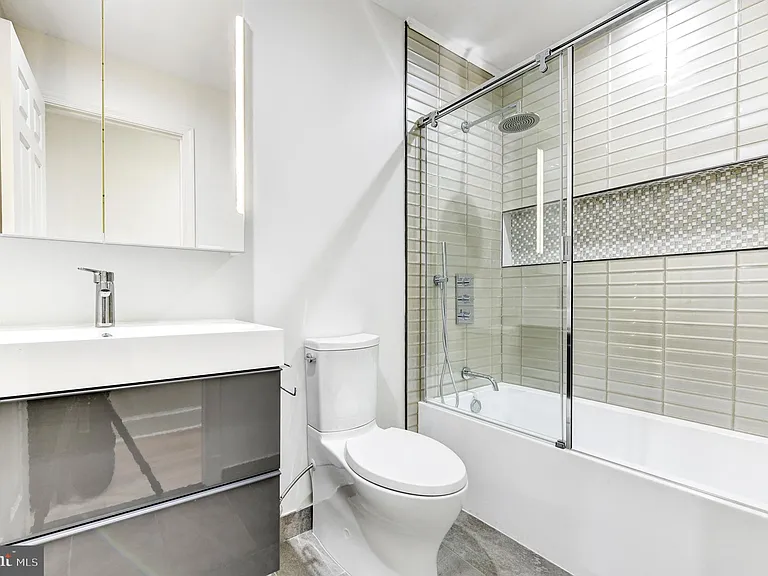 3221 Sutton Pl NW #C — Photo 10