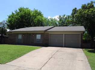 1812 Castle Rd, Arlington, TX 76014