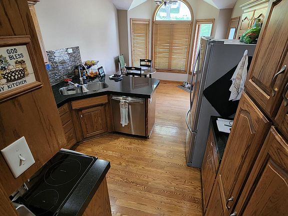 2nd image of 1409 Timber Ln