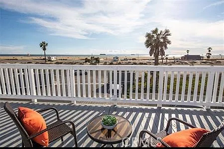 3 bed, 960 sqft, $4,500 — Photo 2
