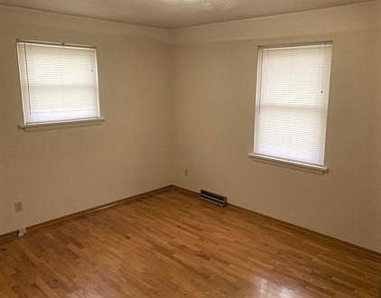5th image of 912 Susan Ln