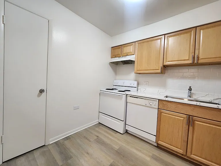 1100 Church — Photo 39