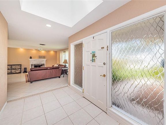 4th image of 1416 40th Ave NE