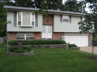 104 Parkside Acres Dr, Fenton, MO 63026