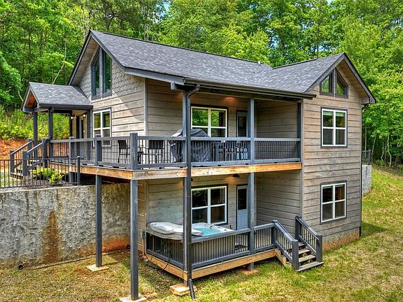 2nd image of 210 Ridge Top Cir
