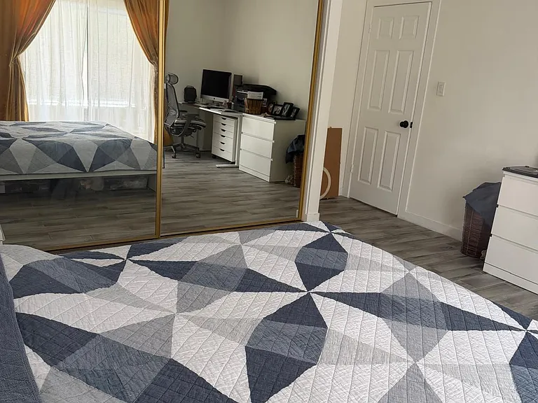 22118 Saticoy St — Photo 23