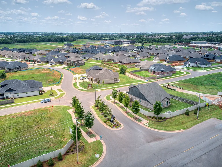 4905 Misty Wood Ln — Photo 37