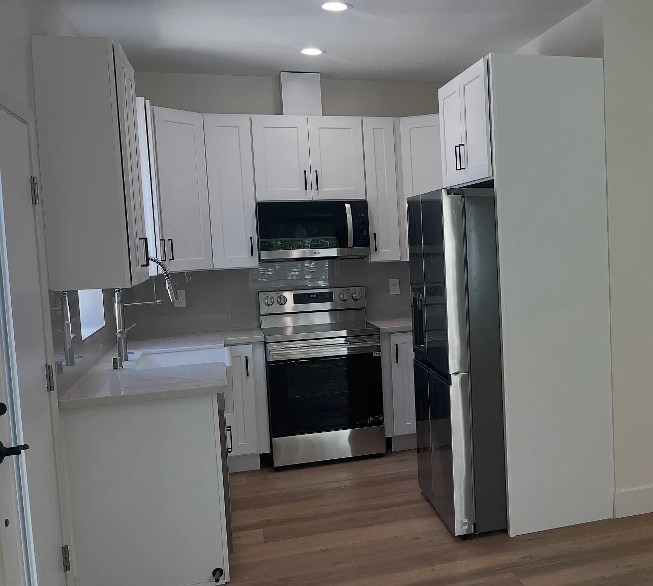3 bed, 850 sqft, $3,550 — Photo 4