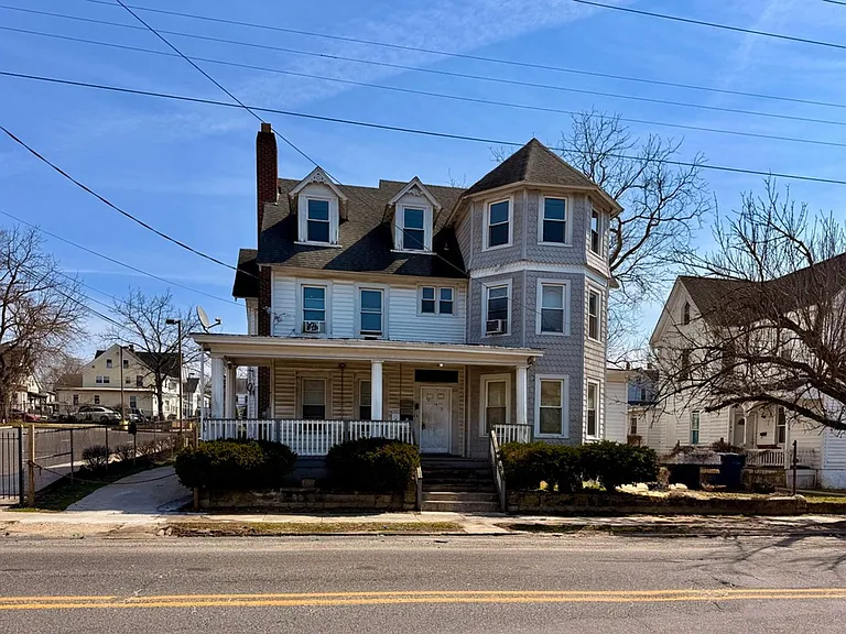 265 N Laurel St — Photo 17