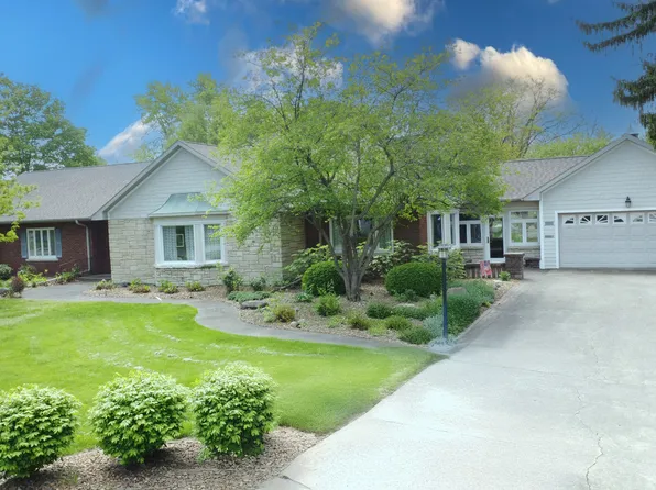 673 E Mulberry St, Watseka, IL 60970