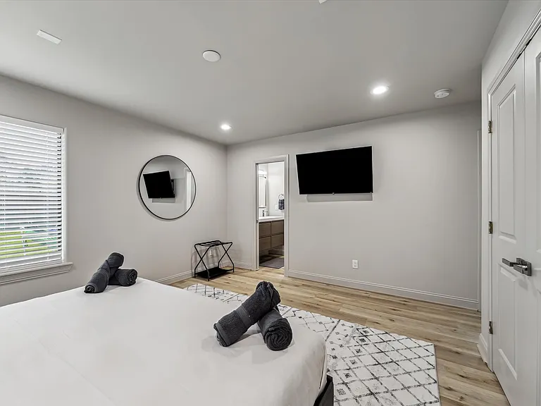 5615 Cerritos Dr — Photo 18