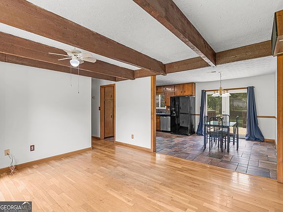 3rd image of 10 Glenn Burnie Dr