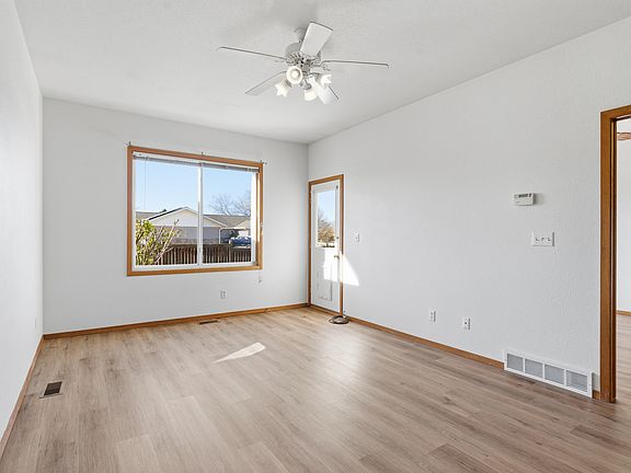 3rd image of 2544 Begonia Ct