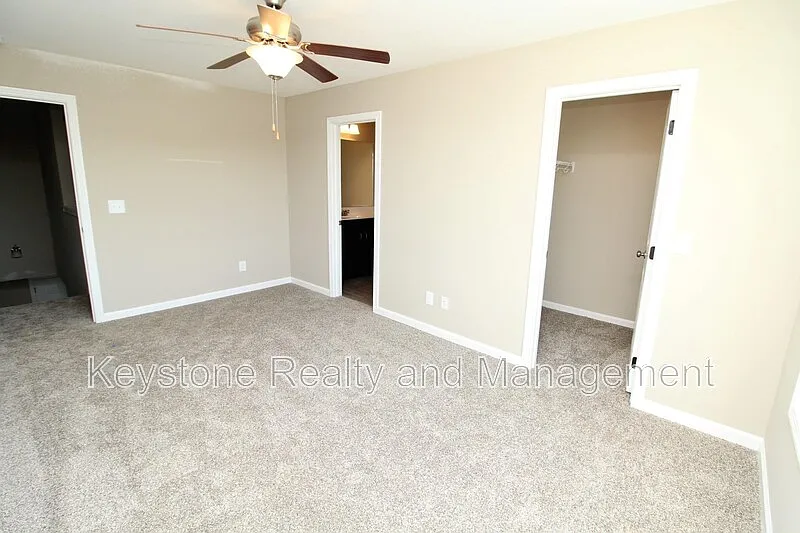 2 bed, 2.5 bath, 1300 sqft, $1,325 — Photo 4