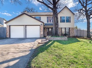 2200 McDowell Dr, Euless, TX 76039