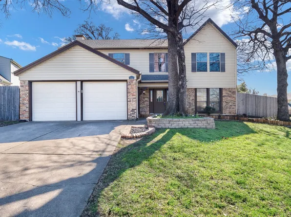 2200 McDowell Dr, Euless, TX 76039