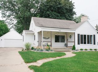 1402 Chicago St, De Pere, WI 54115