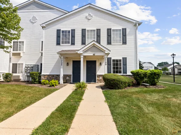 1709 Silverstone Dr #1709, Carpentersville, IL 60110