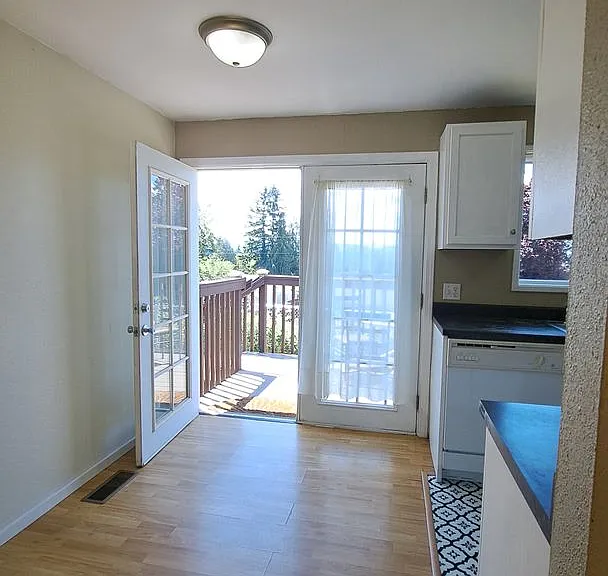 3259 Wright Ave — Photo 10