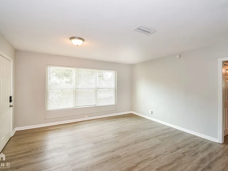 214 N Whitney St — Photo 6