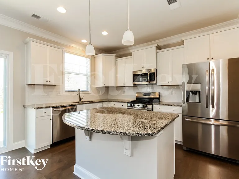 3940 Lake Breeze Dr — Photo 5