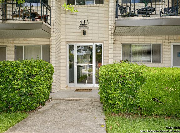 4th image of 217 W Silver Sands Dr APT 2