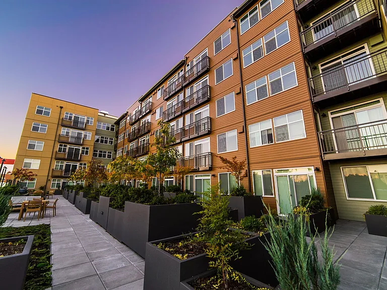 123-4th Apts — Photo 24