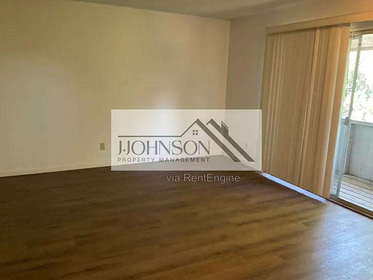 1338 W 12th St #E — Photo 6