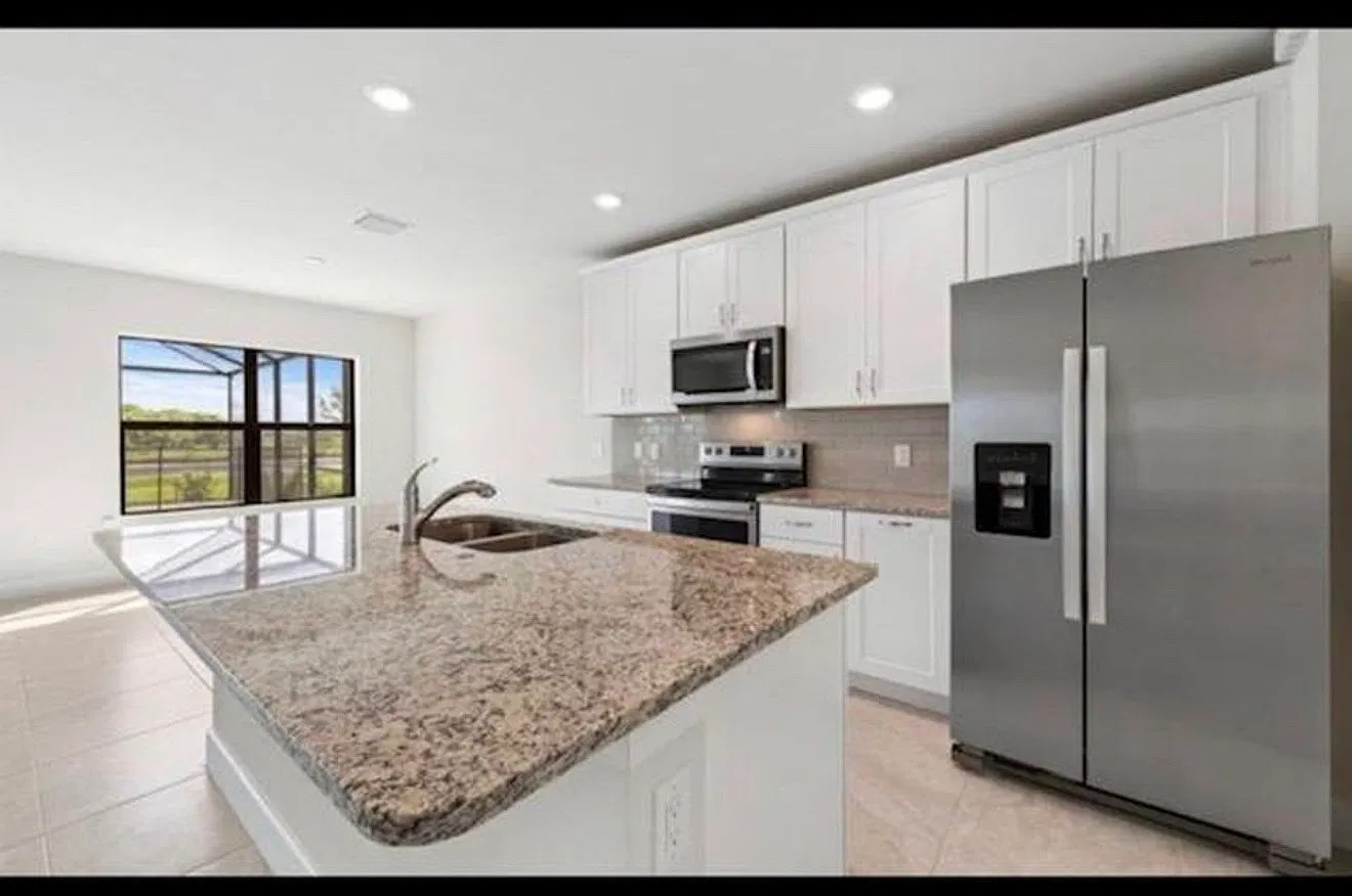 3 bed, 1600 sqft, $3,300 — Photo 2