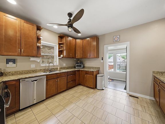 5th image of 2937 N Nagle Ave