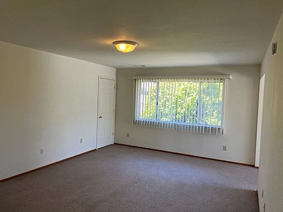 2nd image of 929 Lexington Ave #3