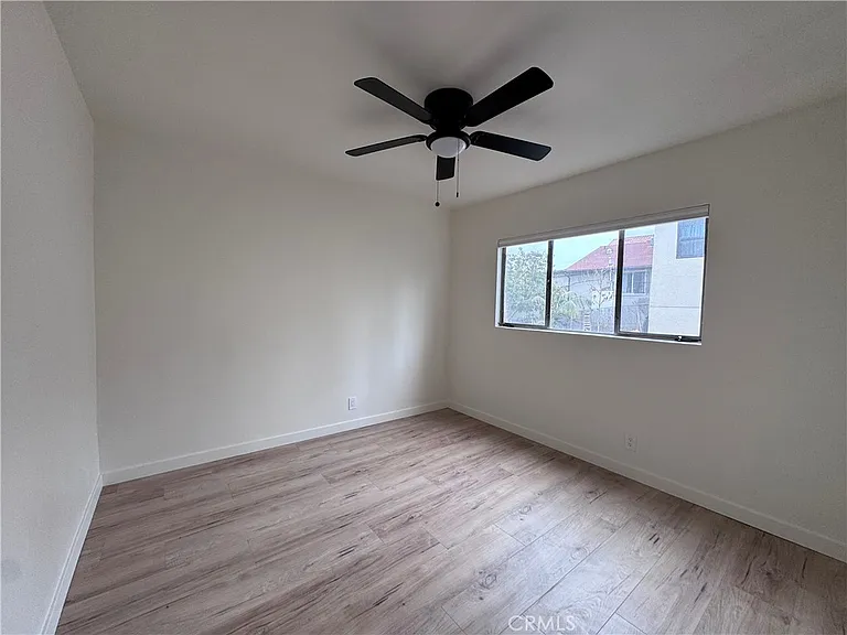 1422 Talmadge St #2 — Photo 6